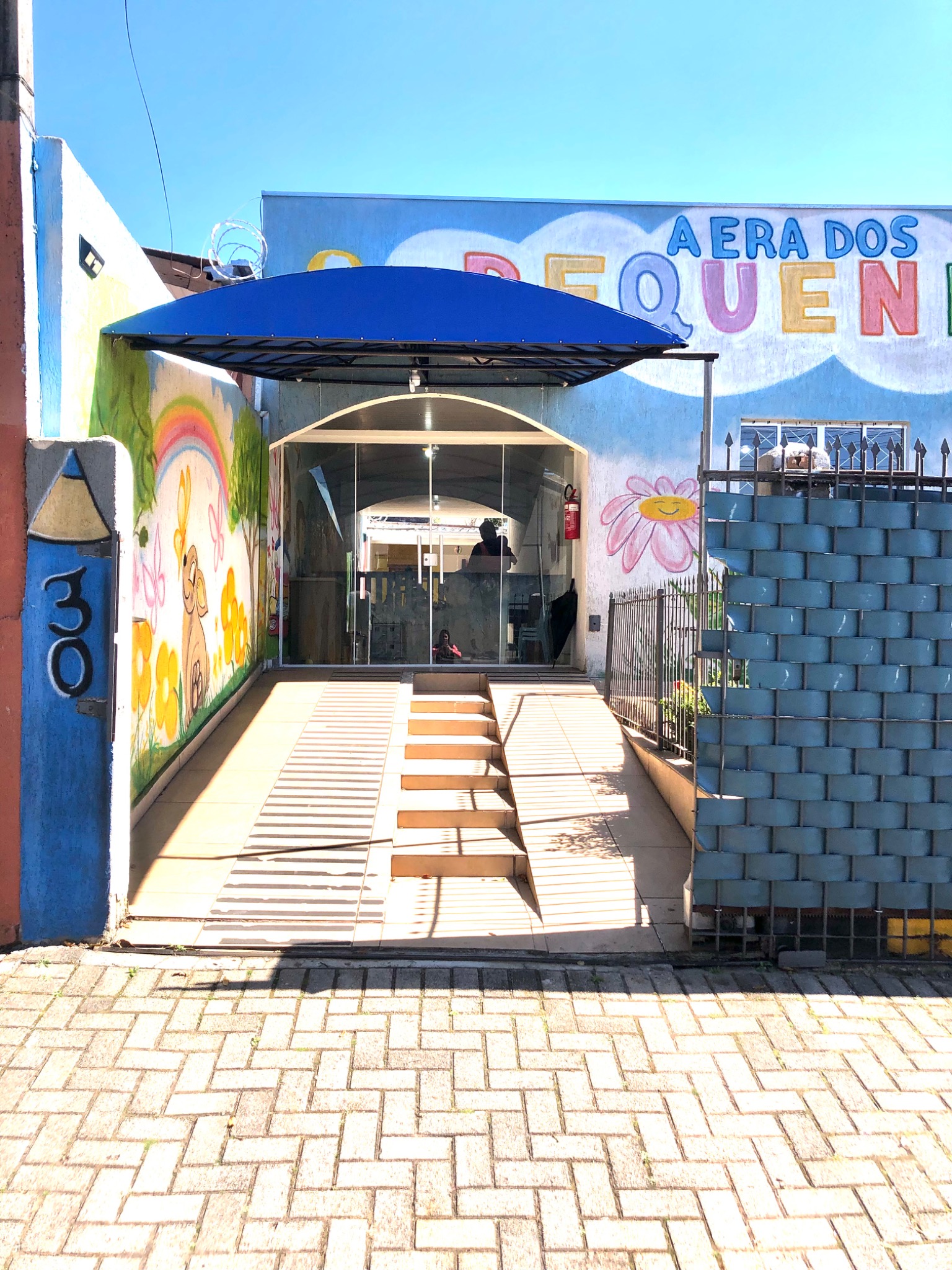 Fachada e acesso